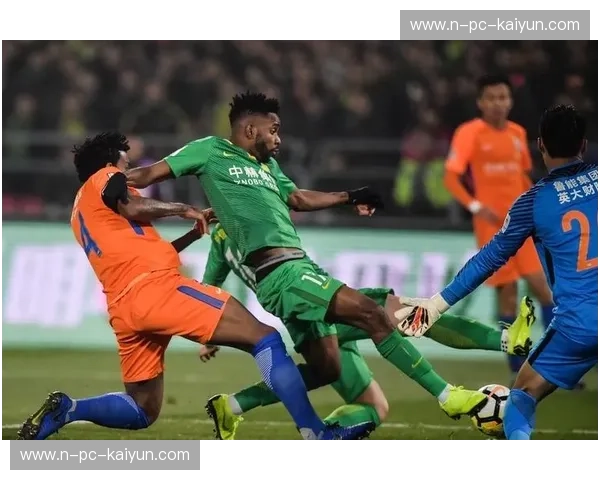 《橙绿交锋，灵魂共振：足协杯台前幕后的“鲁京大戏”》